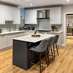 Stone's Throw ريتشموند