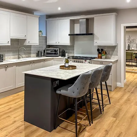 Stone's Throw * Richmond