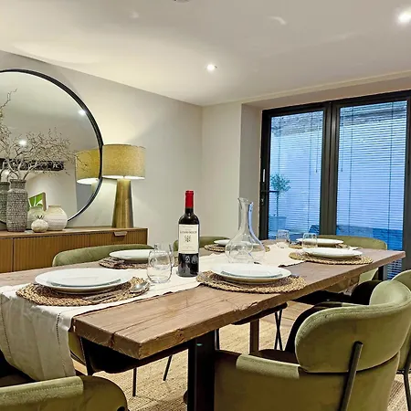 Stone's Throw Ричмонд