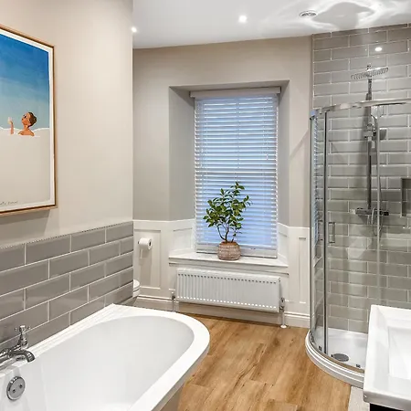 Stone's Throw * Richmond