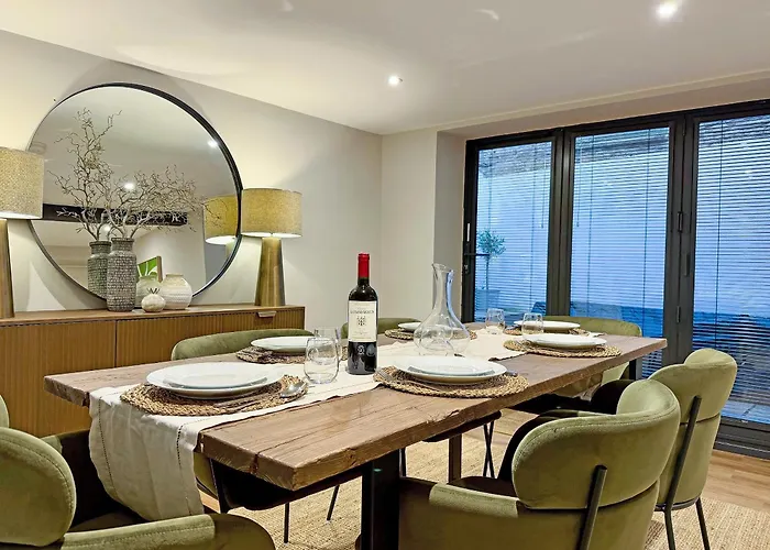 Stone's Throw Semesterbostad *